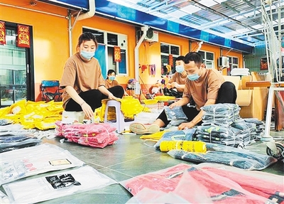 河北保定白溝產(chǎn)業(yè)轉(zhuǎn)型調(diào)查 從“箱包之都”到文具市場，逆風闖出新天地